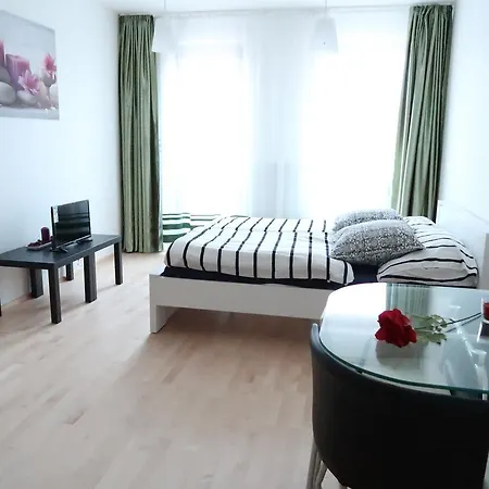Garden Tower Studio Apartamento Praga